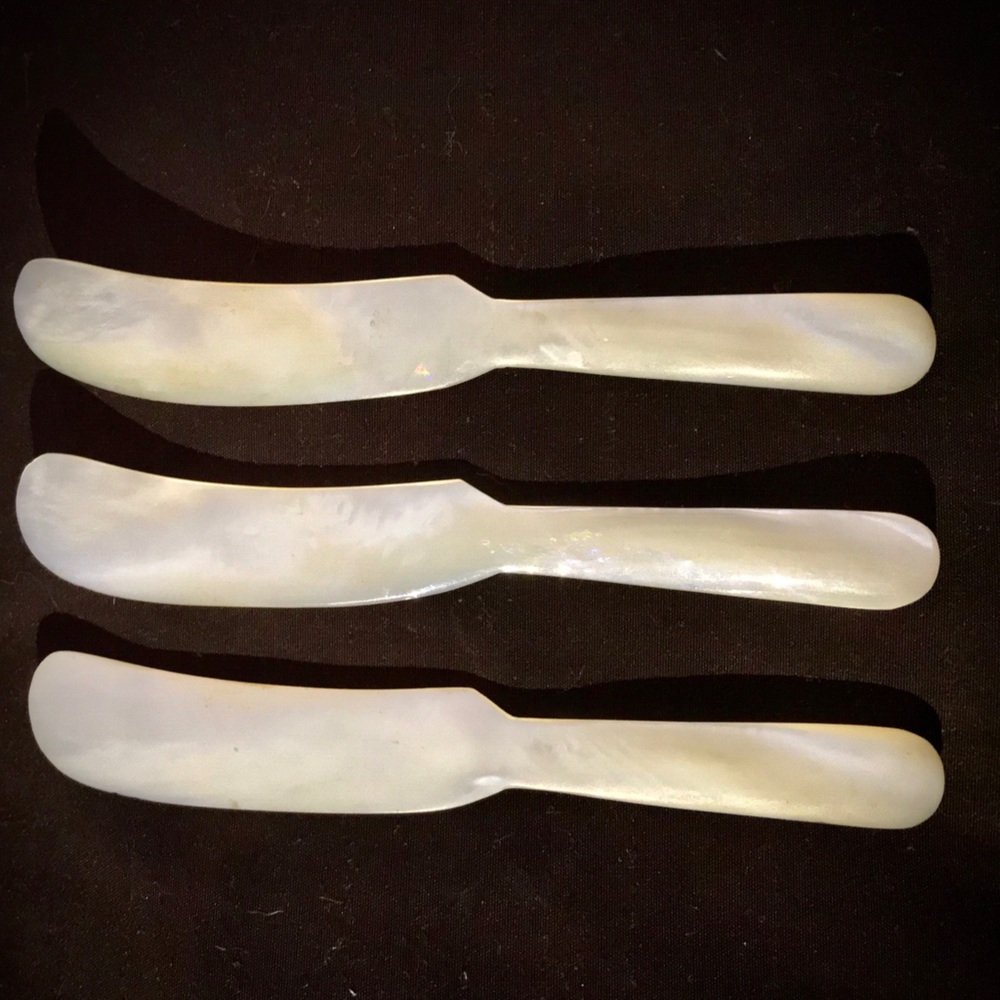 Mother of pearl spreader knives